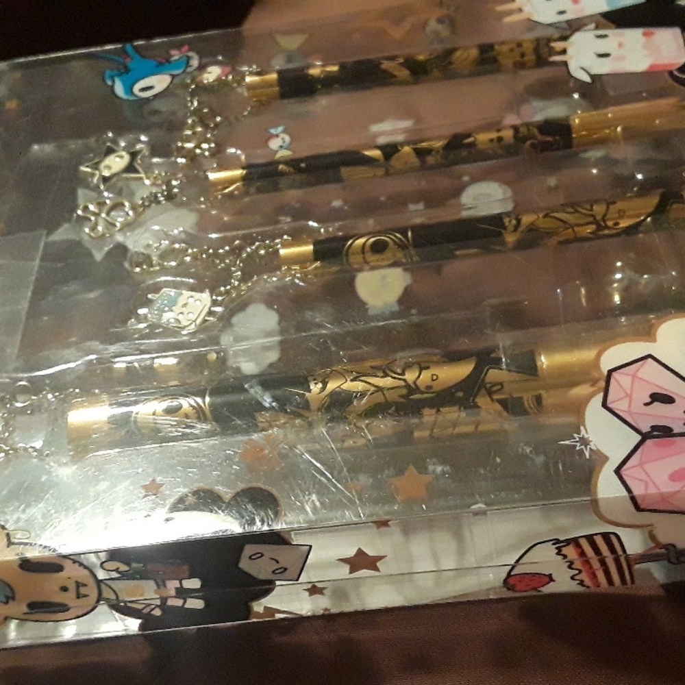 Tokidoki Pittura 4 pc Brush Set: 24 Karat Edition Rare Makeup Brushes LE Charms - Picture 4 of 16